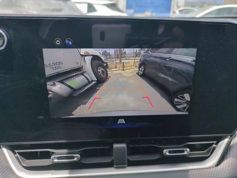 Used 2025 Chevrolet Equinox LT AWD/4WD image 16