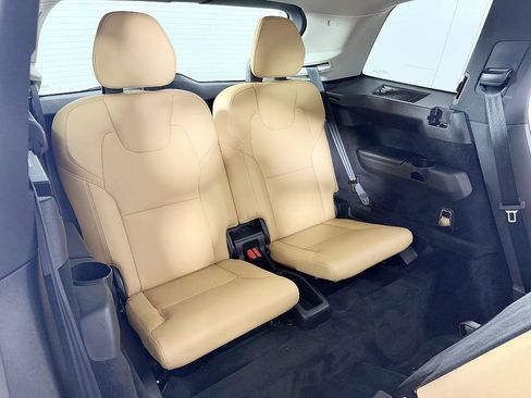 Used 2016 Volvo XC90 T6 Momentum w/ Momentum Plus Package image 39