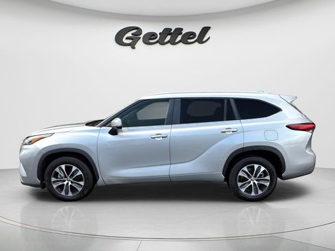 Used 2023 Toyota Highlander XLE FWD image 8