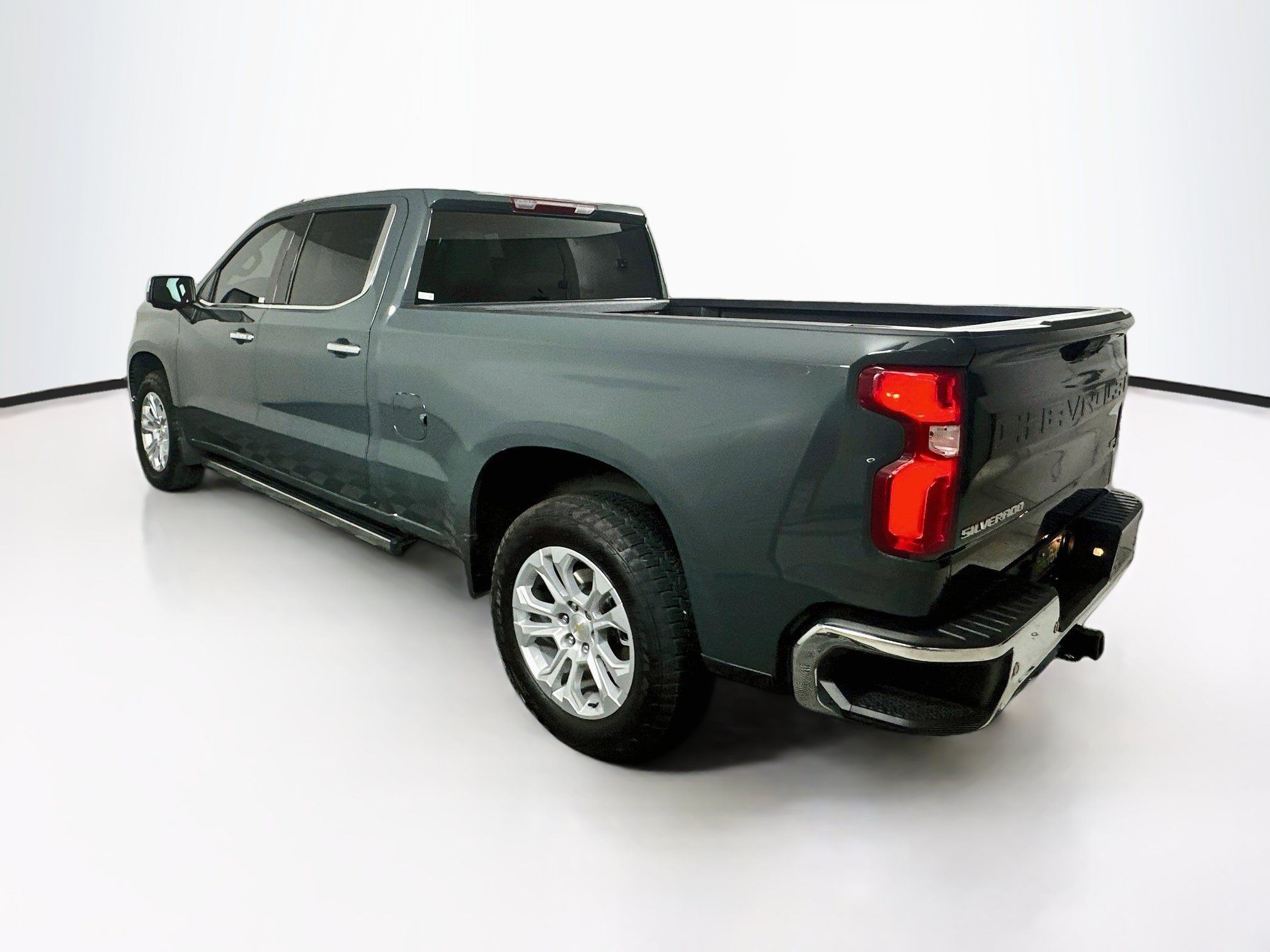 Used 2025 Chevrolet Silverado 1500 LTZ AWD/4WD image 5