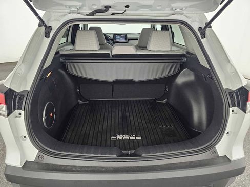 Used 2022 Toyota Corolla Cross LE w/ Moonroof Package FWD image 14