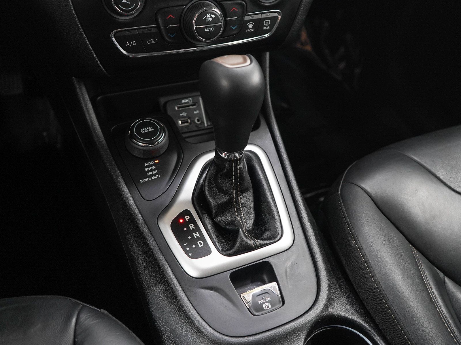 Used 2018 Jeep Cherokee Limited AWD/4WD image 24