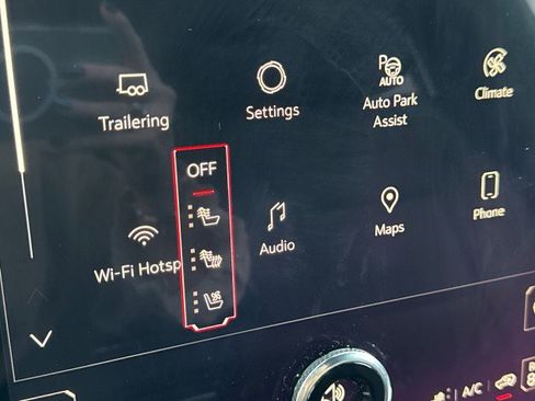 Used 2025 GMC Yukon XL Denali image 28