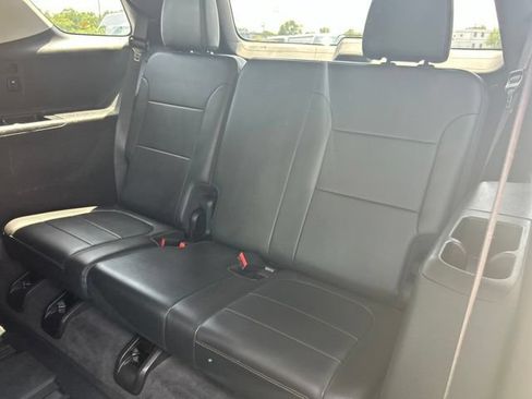 Used 2019 Chevrolet Traverse LT w/ LPO, Floor Liner Package FWD image 10