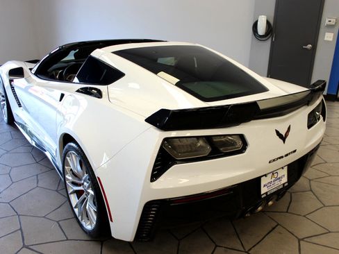 Used 2019 Chevrolet Corvette Z06 w/ Z07 Performance Package image 8