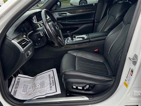 Used 2022 BMW 740i w/ M Sport Package RWD image 38