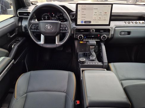 Used 2025 Toyota 4Runner Trailhunter AWD/4WD image 20