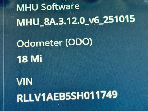 New 2025 VinFast VF 8 Eco AWD/4WD image 12