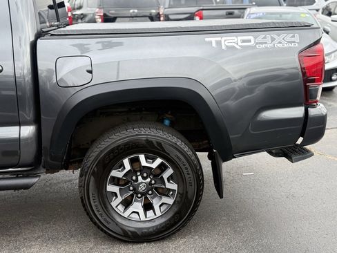 Used 2018 Toyota Tacoma TRD Off-Road image 4