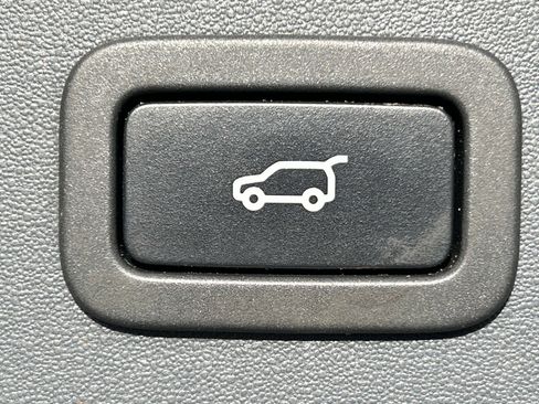 Used 2019 Land Rover Discovery Sport SE image 14