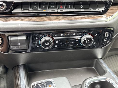 Used 2025 Chevrolet Silverado 1500 LT AWD/4WD image 24