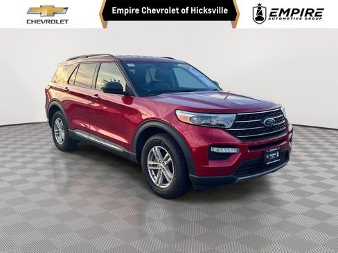 Used 2022 Ford Explorer XLT w/ Equipment Group 202A AWD/4WD image 1