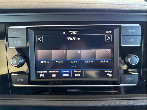 Used 2022 Volkswagen Jetta SE image 19