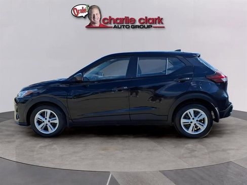 Used 2024 Nissan Kicks S image 2