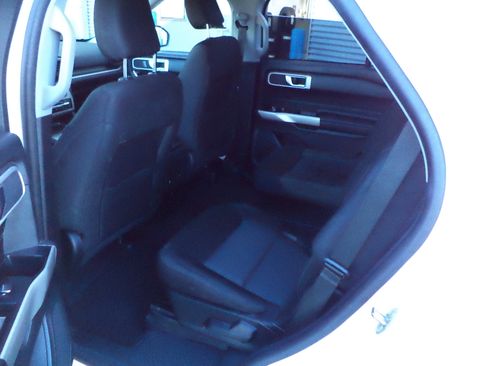 Used 2022 Ford Explorer XLT image 3