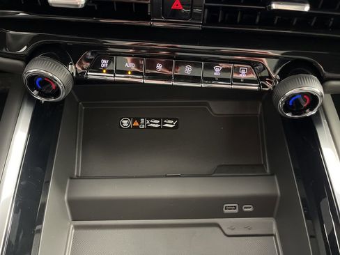 New 2026 Chevrolet Suburban High Country AWD/4WD image 43