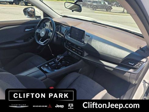 Used 2023 Nissan Rogue SV FWD image 16