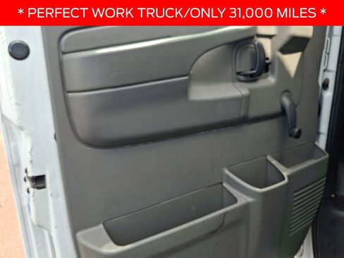 Used 2009 Chevrolet Express 3500 RWD image 11