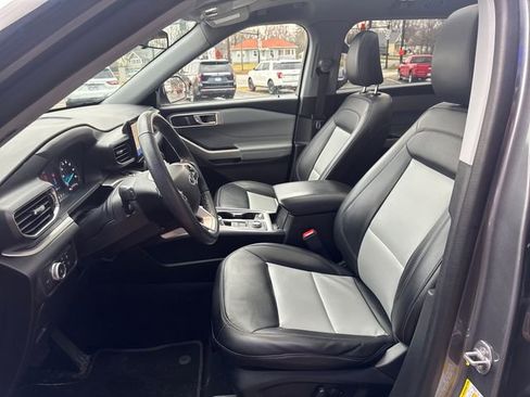 Used 2022 Ford Explorer XLT w/ Equipment Group 202A image 13
