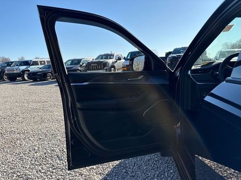 Used 2024 Jeep Grand Cherokee Overland w/ Luxury Tech Group IV image 15