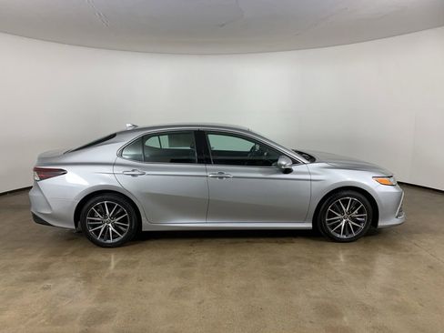 Used 2023 Toyota Camry XLE FWD image 7