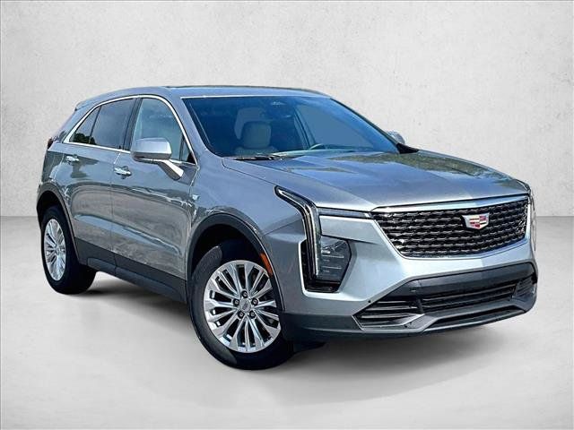 Used 2024 Cadillac XT4 Luxury w/ Cold Weather Package FWD image 12