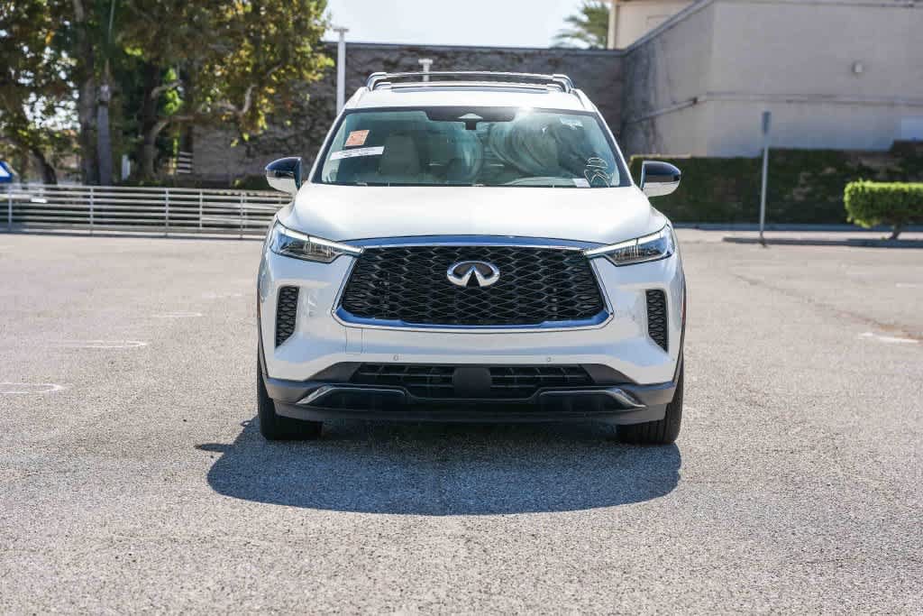 Used 2023 INFINITI QX60 Sensory AWD/4WD image 2