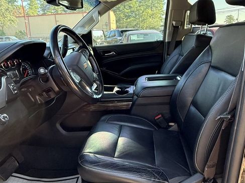 Used 2019 Chevrolet Suburban LT image 10
