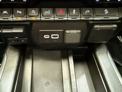 Used 2022 Chevrolet Silverado 1500 LTZ w/ LTZ Premium Package image 39