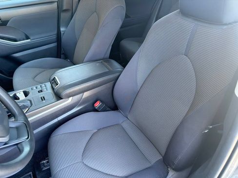Used 2023 Toyota Highlander L FWD image 8