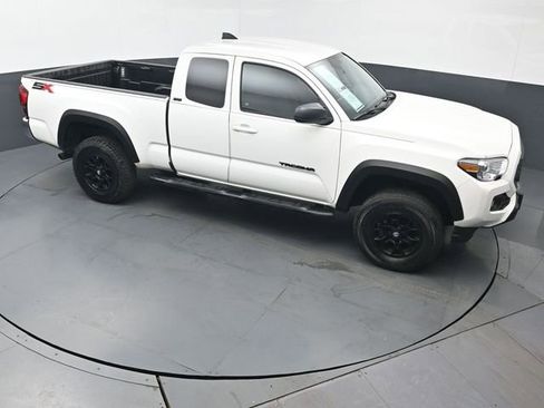 Used 2023 Toyota Tacoma SR5 AWD/4WD image 41
