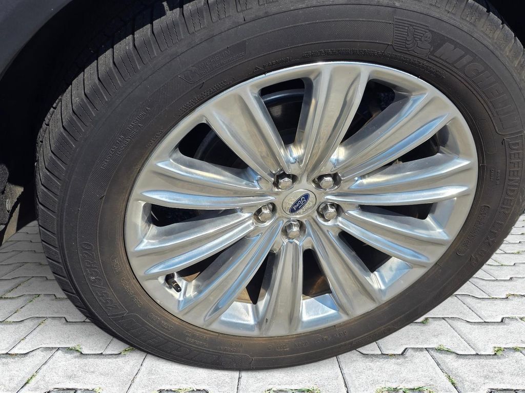 Used 2020 Ford Explorer Limited RWD image 12