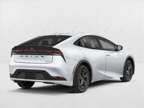 New 2027 Toyota Prius LE FWD image 2