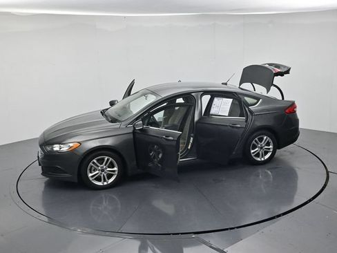Used 2018 Ford Fusion SE FWD image 46