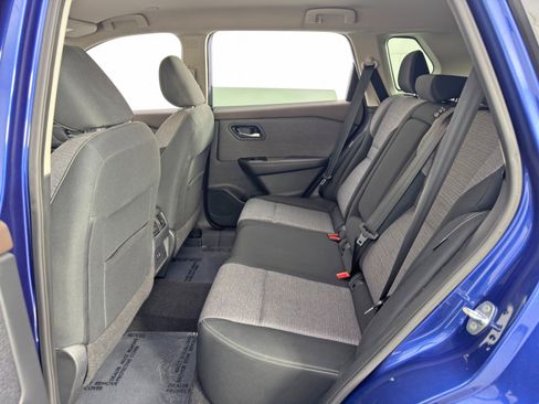 Used 2022 Nissan Rogue SV image 34