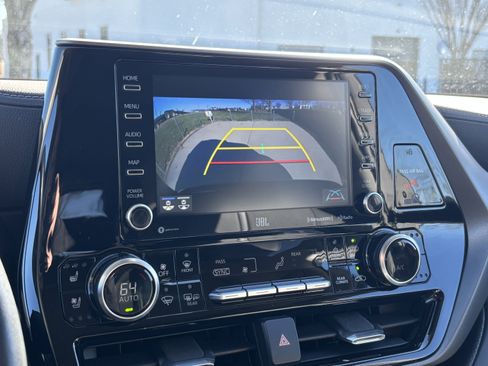 Used 2022 Toyota Highlander Limited image 25