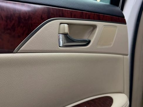 Used 2011 Toyota Avalon Limited FWD image 25