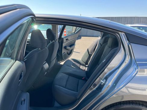 Used 2025 Nissan Altima 2.5 SV FWD image 27