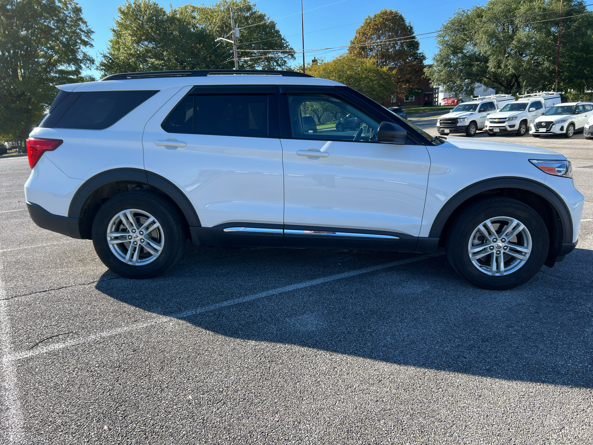 Used 2020 Ford Explorer XLT w/ Equipment Group 202A AWD/4WD image 2
