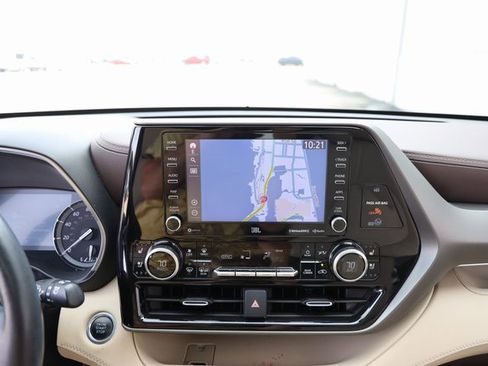 Certified 2021 Toyota Highlander Limited image 18