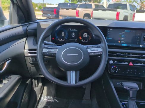 Used 2025 Hyundai Santa Cruz SEL FWD image 15