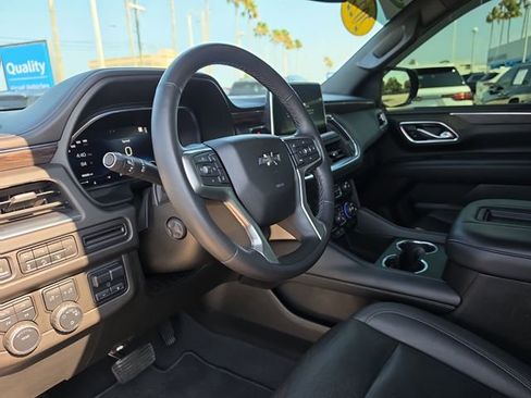 Used 2022 Chevrolet Tahoe Z71 w/ Luxury Package AWD/4WD image 15