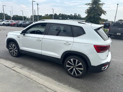 Used 2022 Volkswagen Taos SE FWD image 5