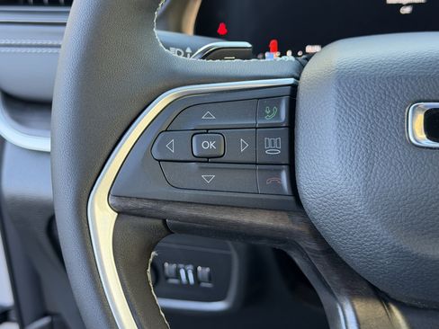 New 2026 Jeep Grand Cherokee Altitude image 25