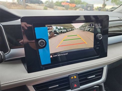 New 2025 Volkswagen Taos SE image 15