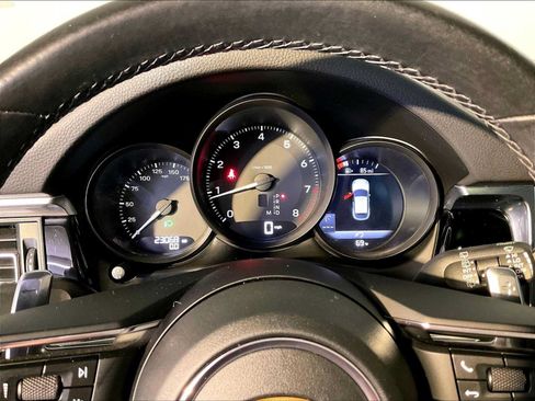 Certified 2024 Porsche Macan AWD/4WD image 29