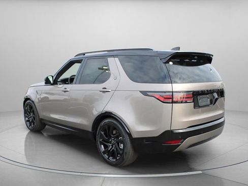 Used 2025 Land Rover Discovery Dynamic SE AWD/4WD image 3