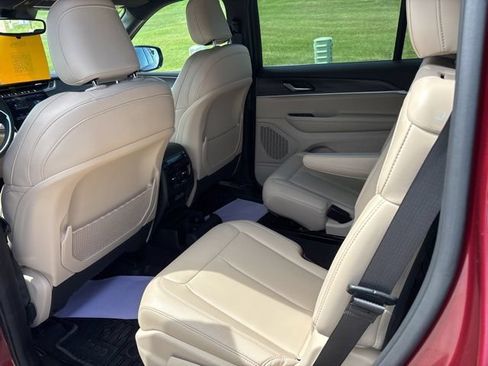 Used 2023 Jeep Grand Cherokee L Limited AWD/4WD image 16