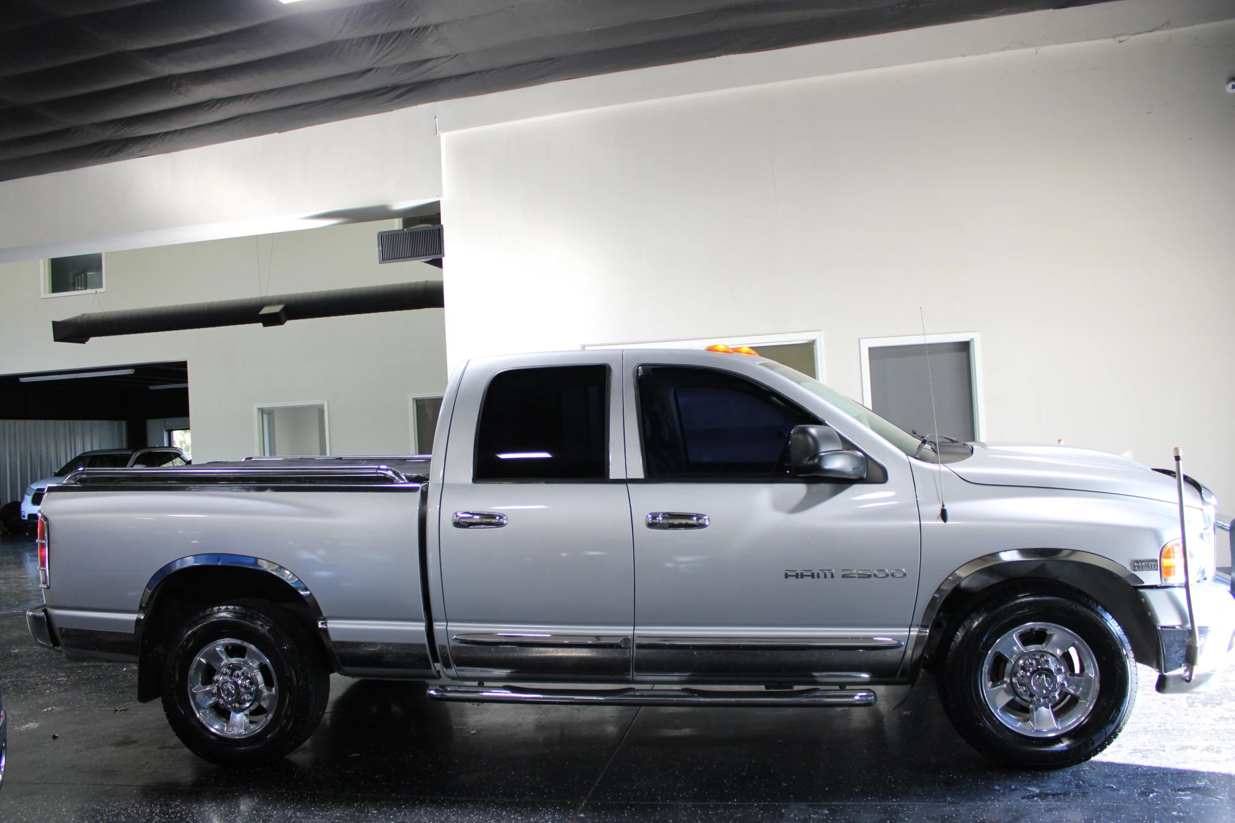 Used 2005 Dodge Ram 2500 Truck SLT RWD image 3