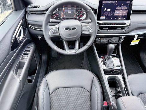 New 2026 Jeep Compass Latitude image 12